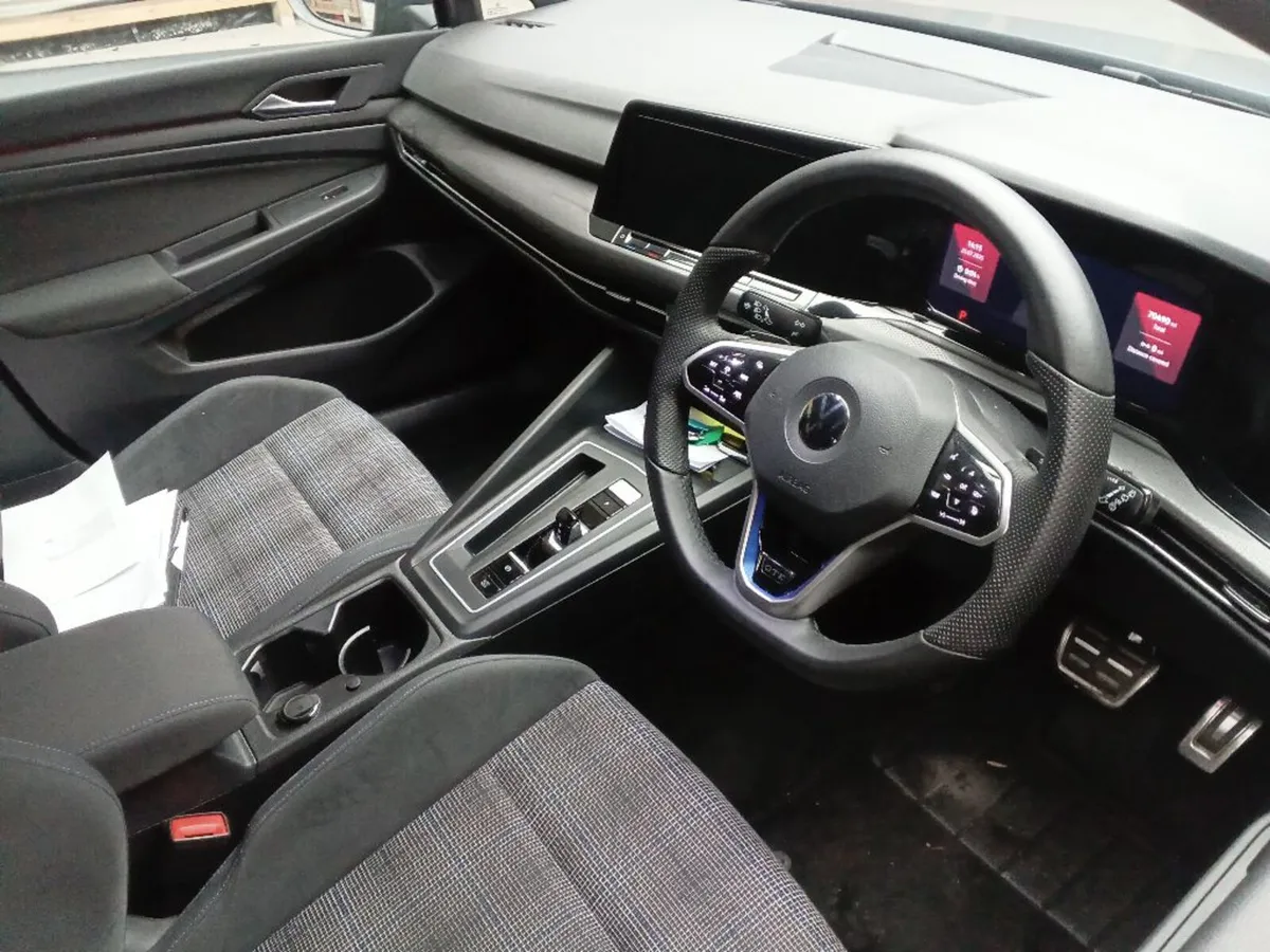 VOLKSWAGEN GOLF GTE S-A DSG / HIGH SPEC / 222 REG - Image 2