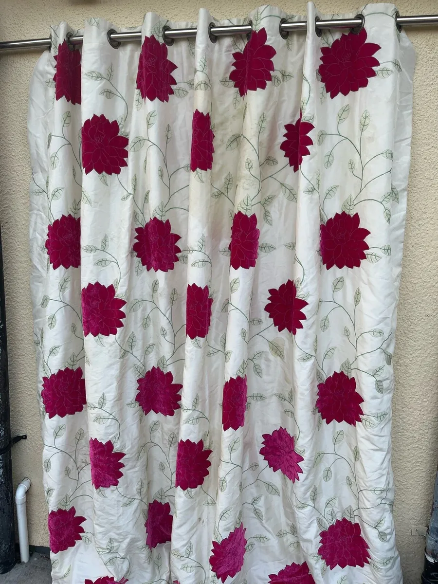 Curtains - Image 4