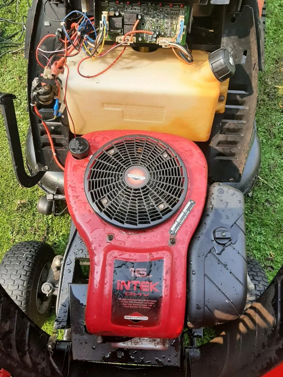 Castelgarden ride on mower - Image 3