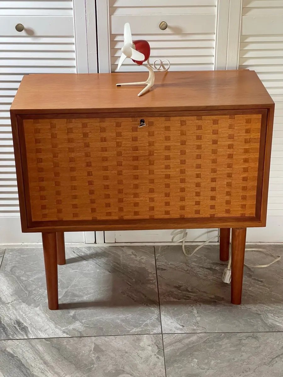 Mid century Danish chest - Image 1