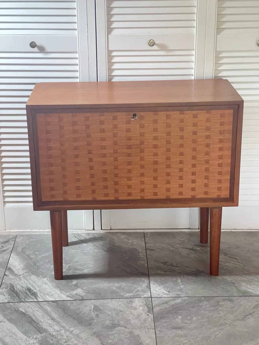 Mid century Danish chest - Image 3