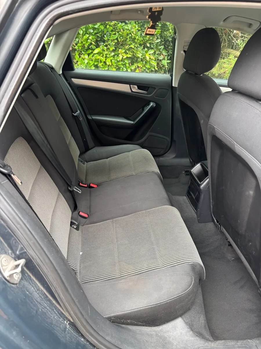 Audi A4 2009 - Image 2