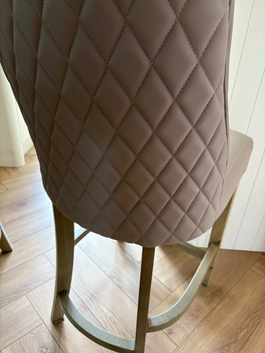 Kitchen island stools - Image 2