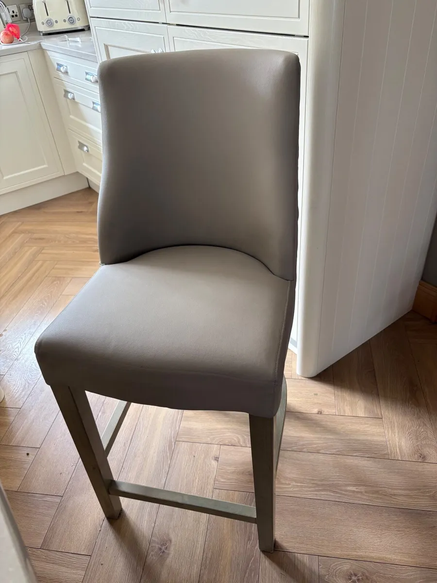 Kitchen island stools - Image 3