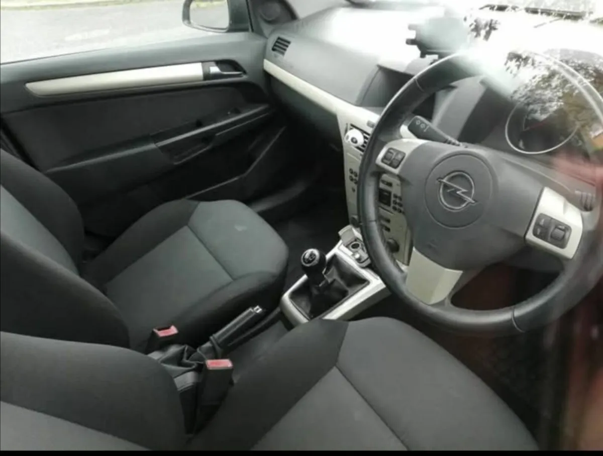 Opel Astra 2009 - Image 1