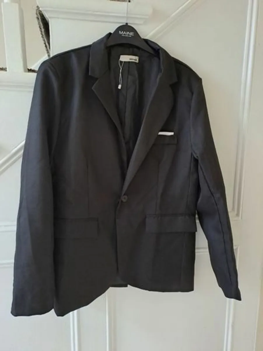Free black evening Men's jacket size small - Image 1