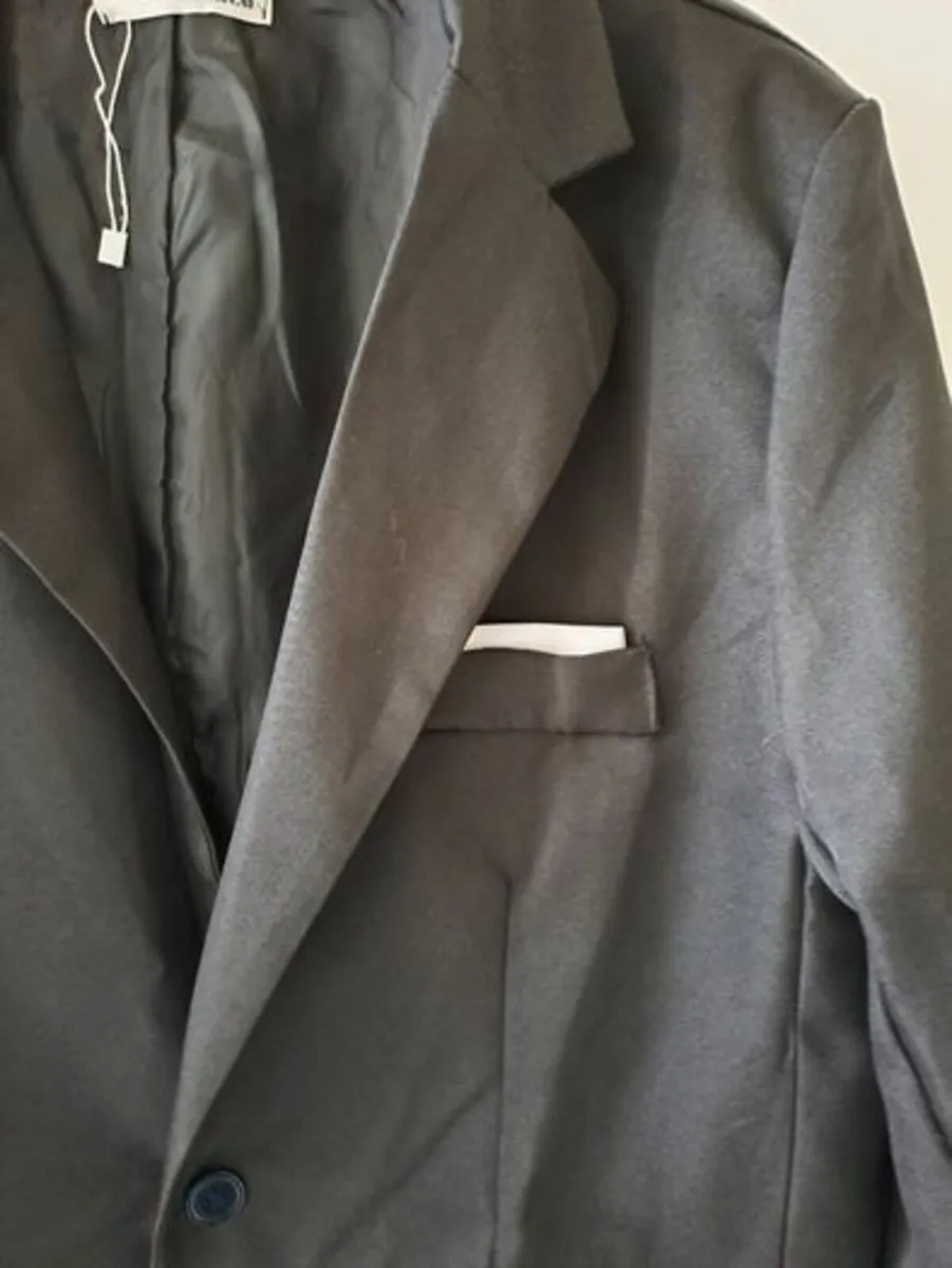 Free black evening Men's jacket size small - Image 3