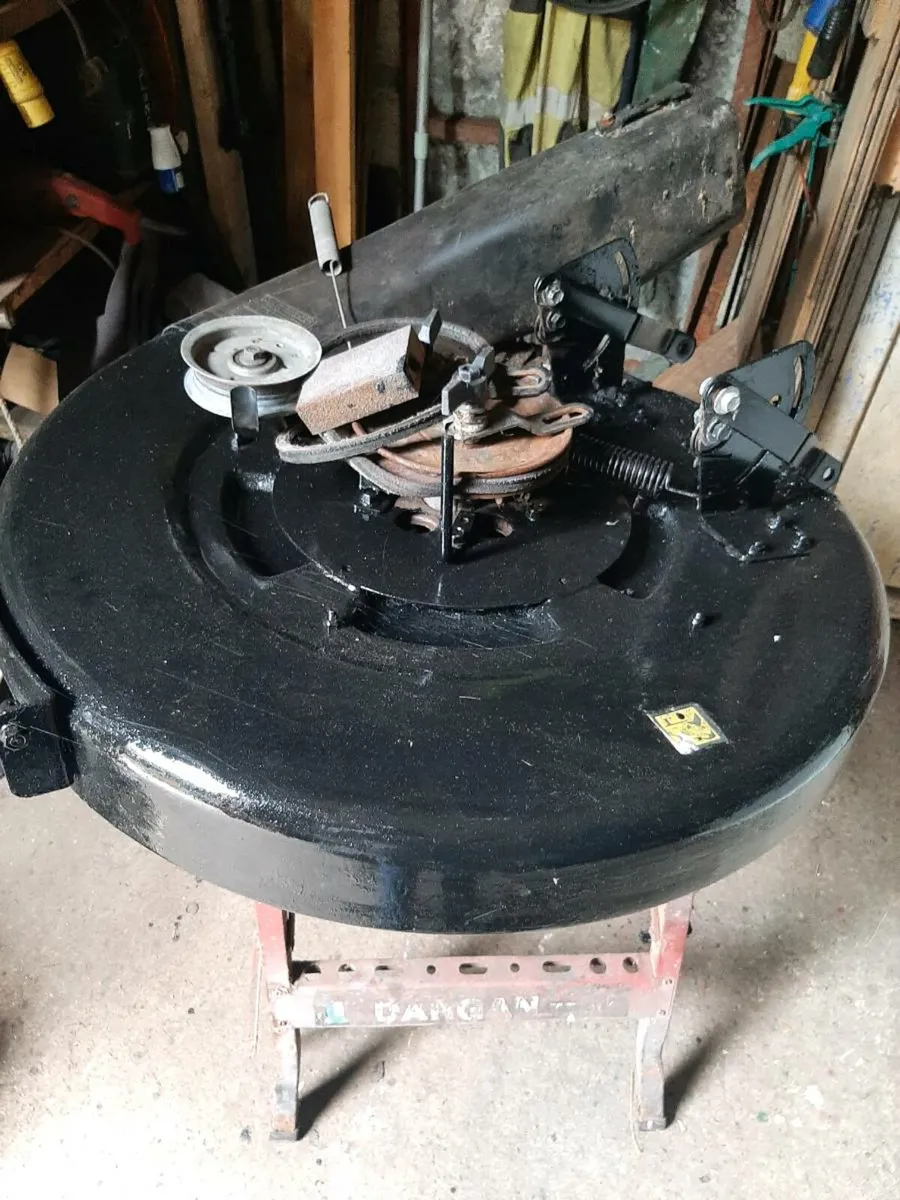 Hayter ride on mower - Image 4