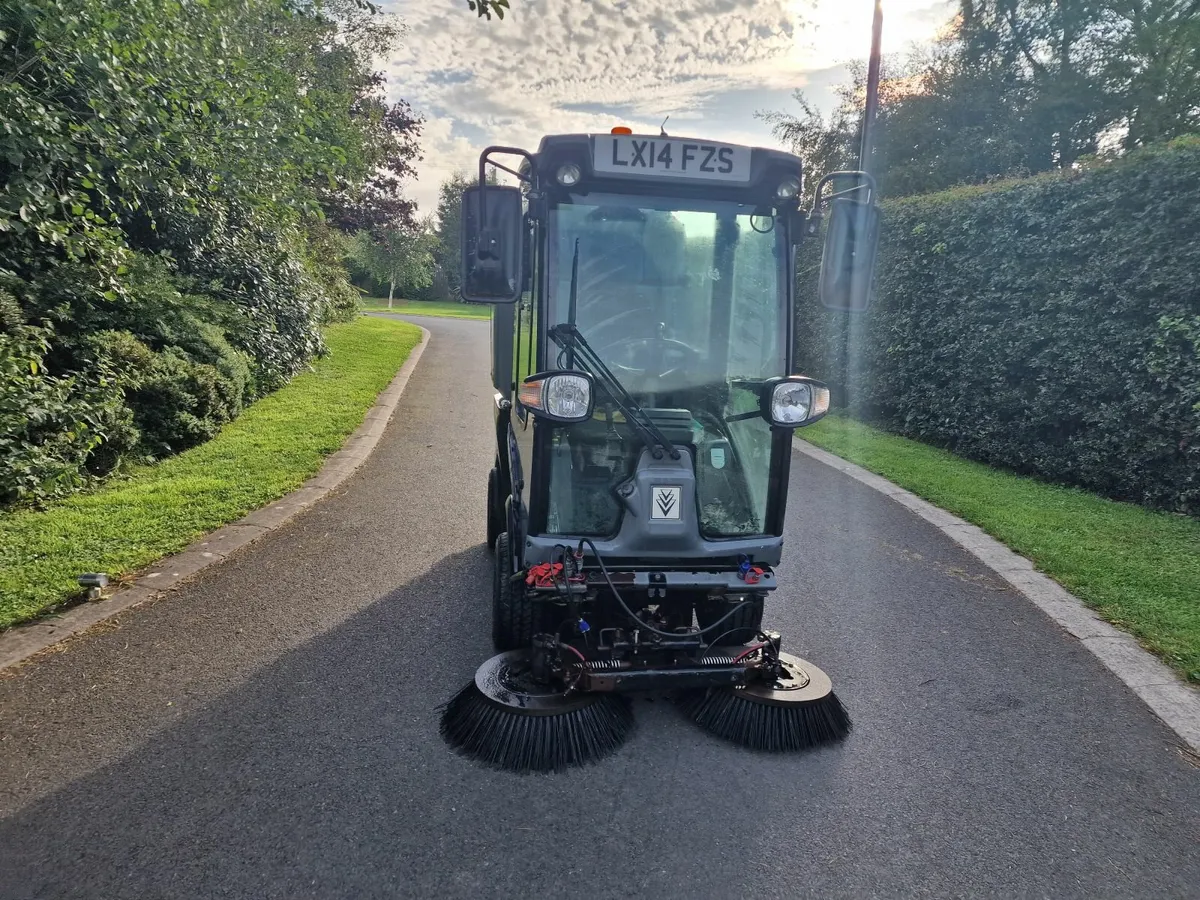 Karcher MC50 diesel road sweeper roadsweeper - Image 3