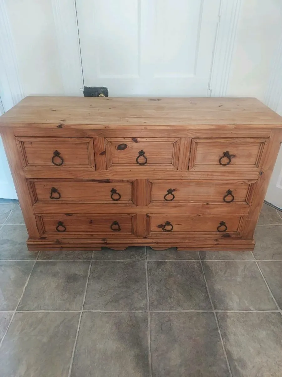 Pine chest of drawers - Image 1