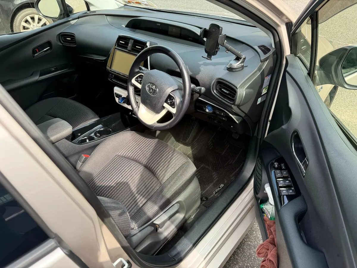 Toyota Prius 2018 - Image 2