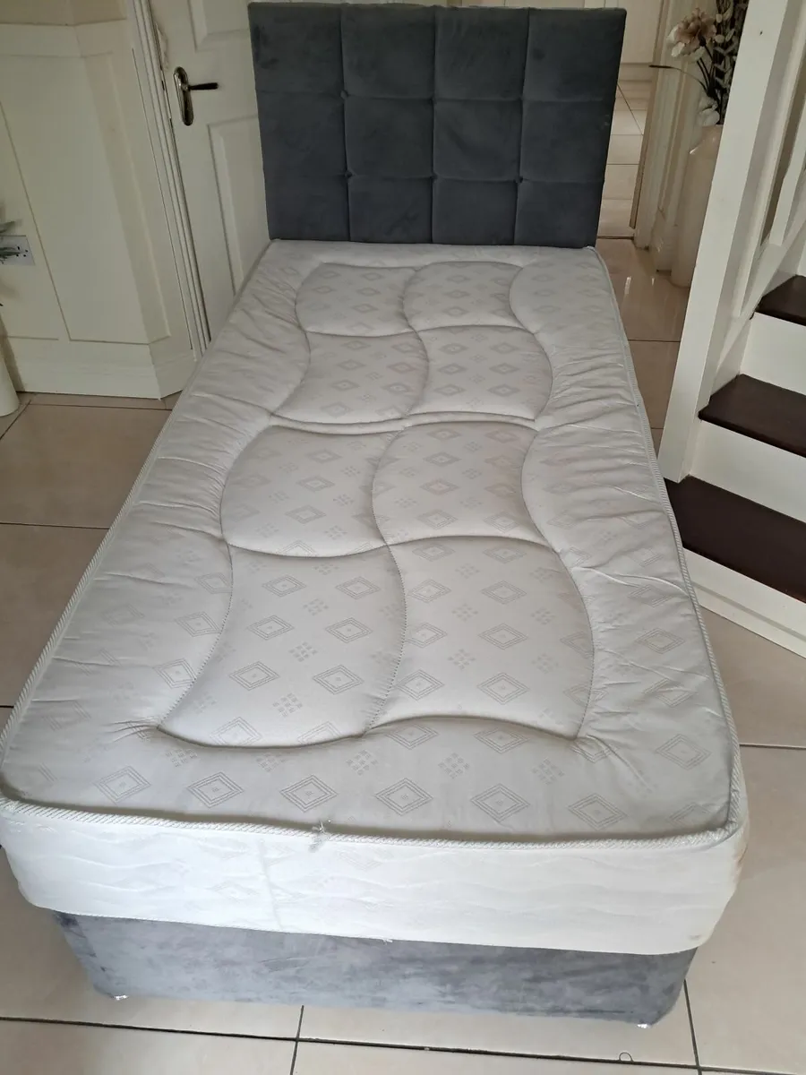 Single bed - Image 1