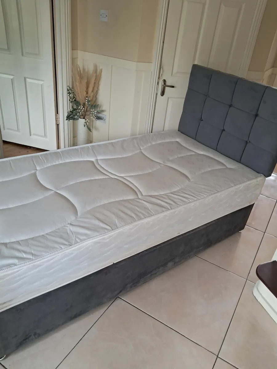 Single bed - Image 2