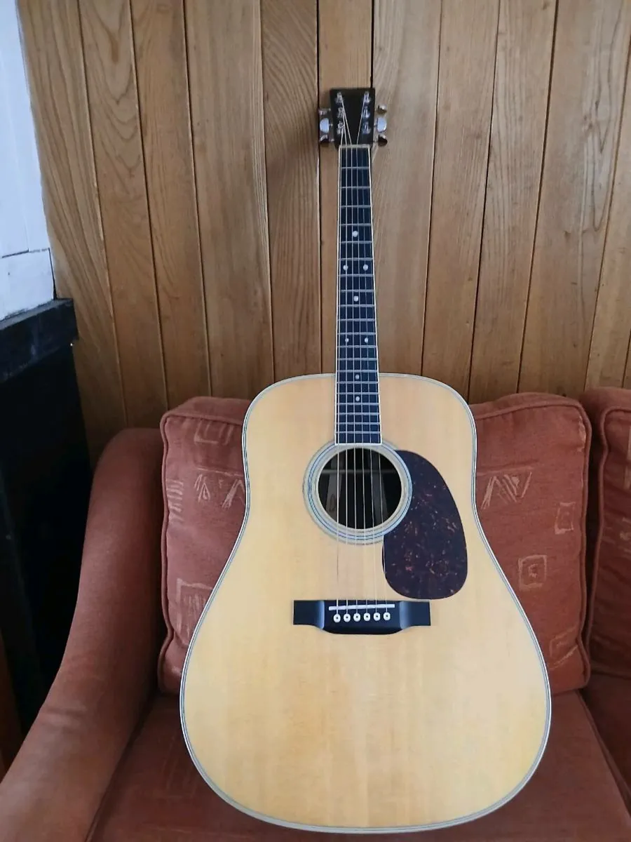 Acoustic guitar - Image 1