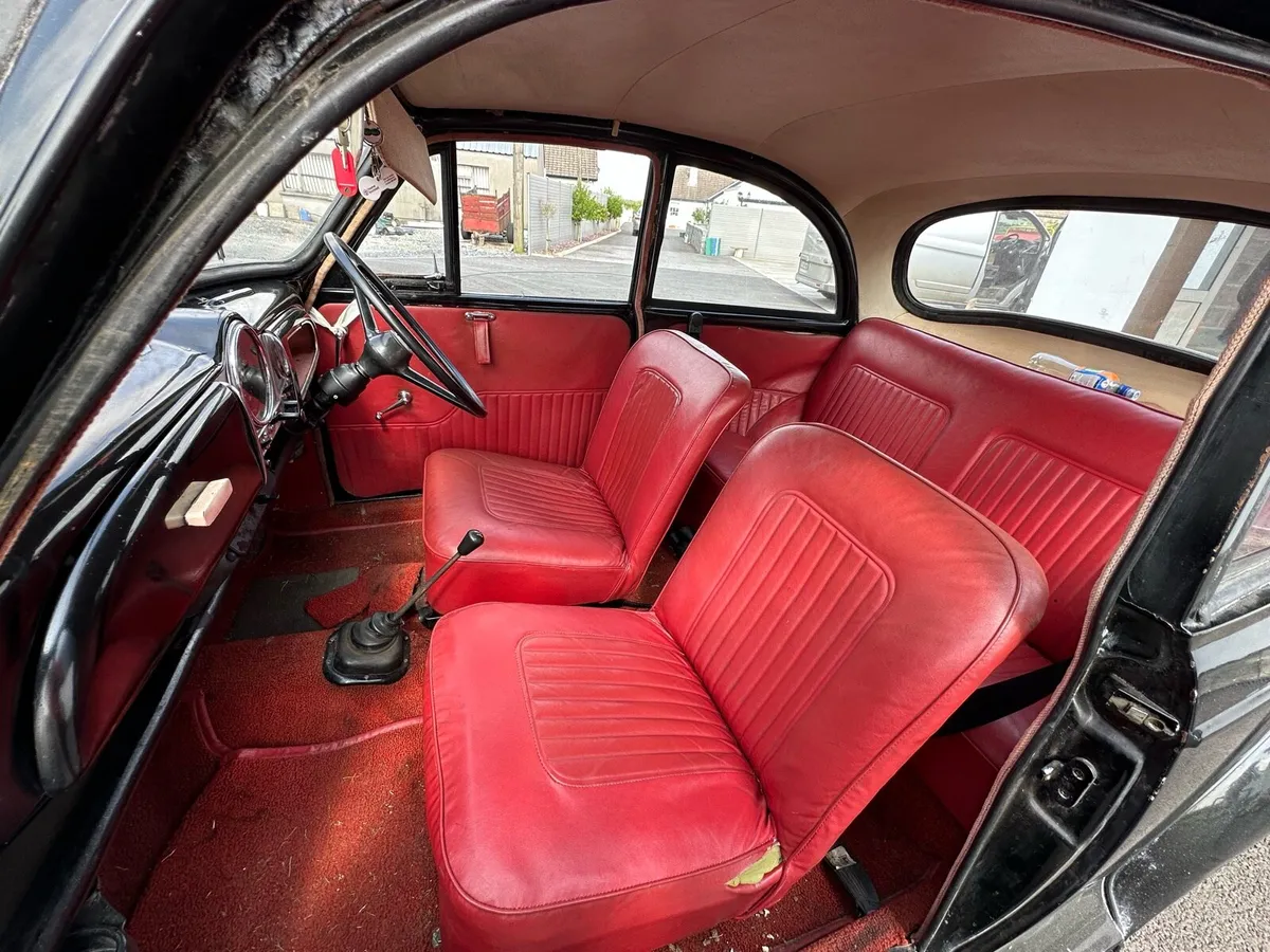 Moris minor vintage car - Image 3