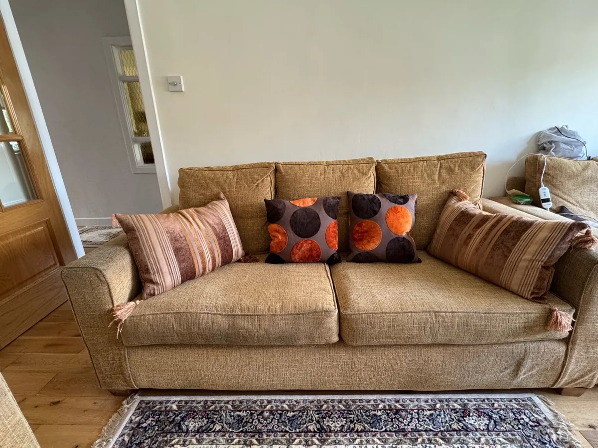 COMFY COUCH ‼️NEED GONE‼️ - Image 2