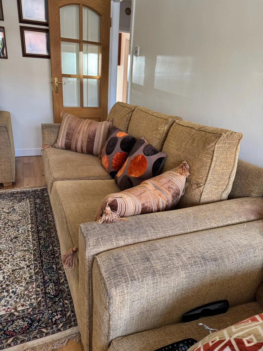 COMFY COUCH ‼️NEED GONE‼️ - Image 3