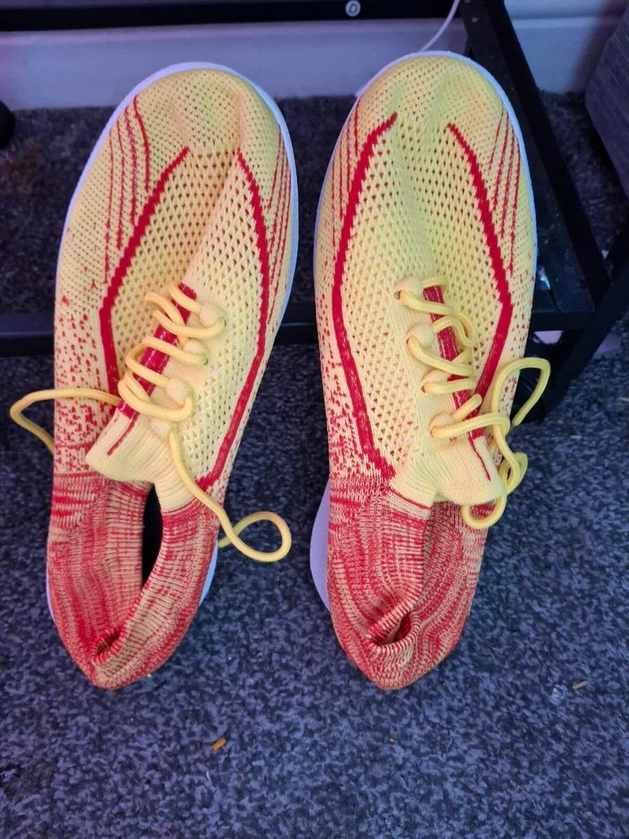 Ladies sneakers for sale - Image 1
