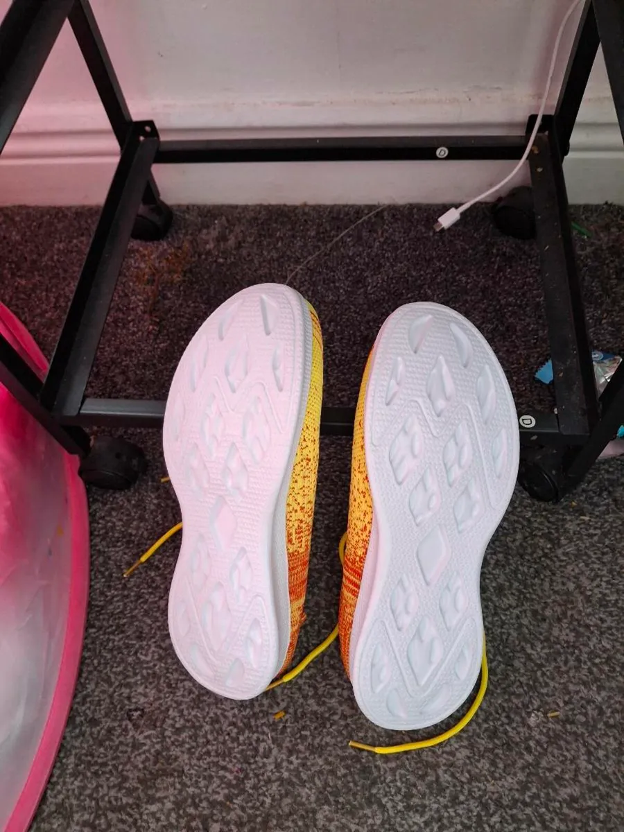 Ladies sneakers for sale - Image 3