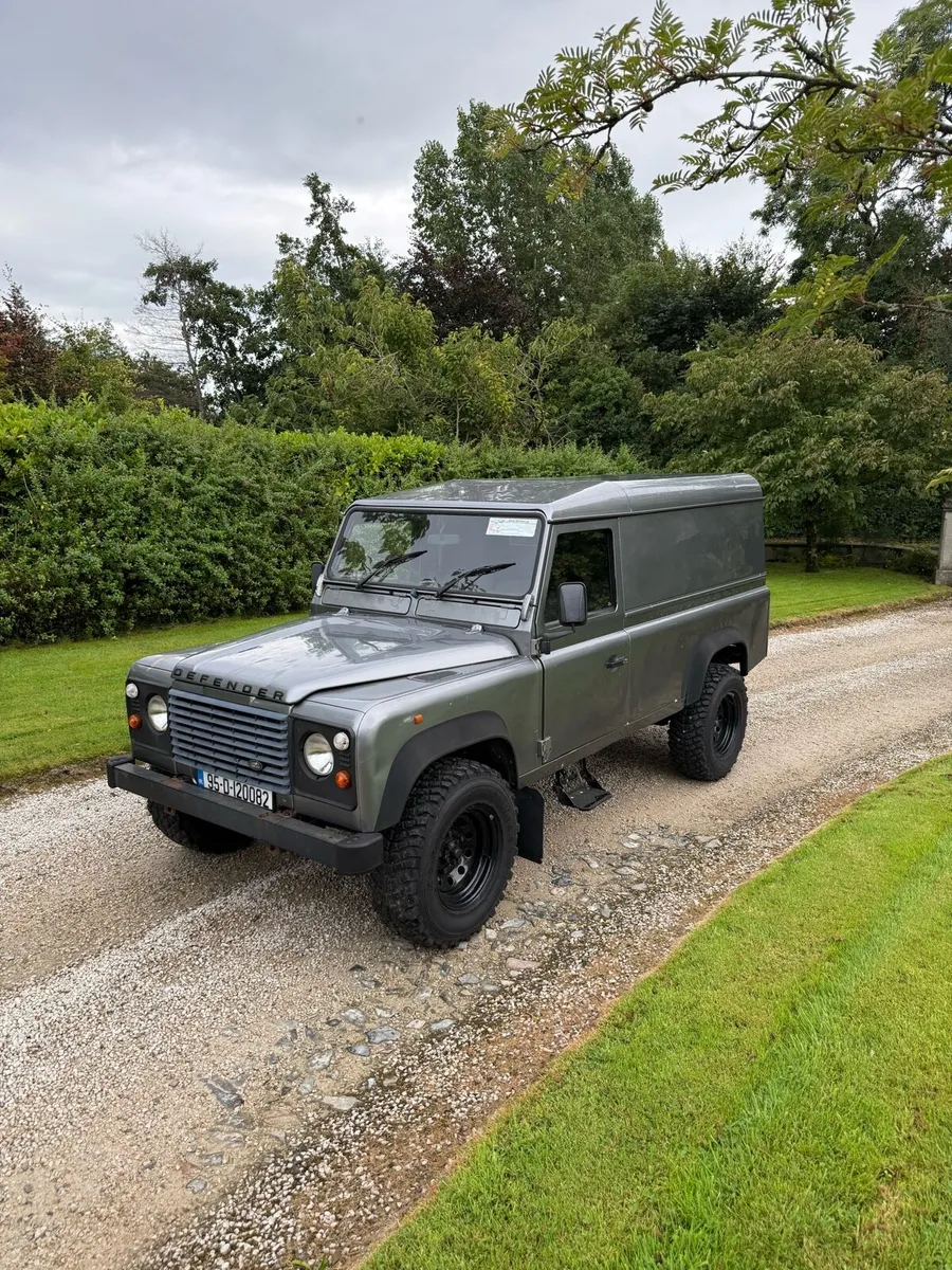 LAND ROVER DEFENDER 110 300TDI - Image 2