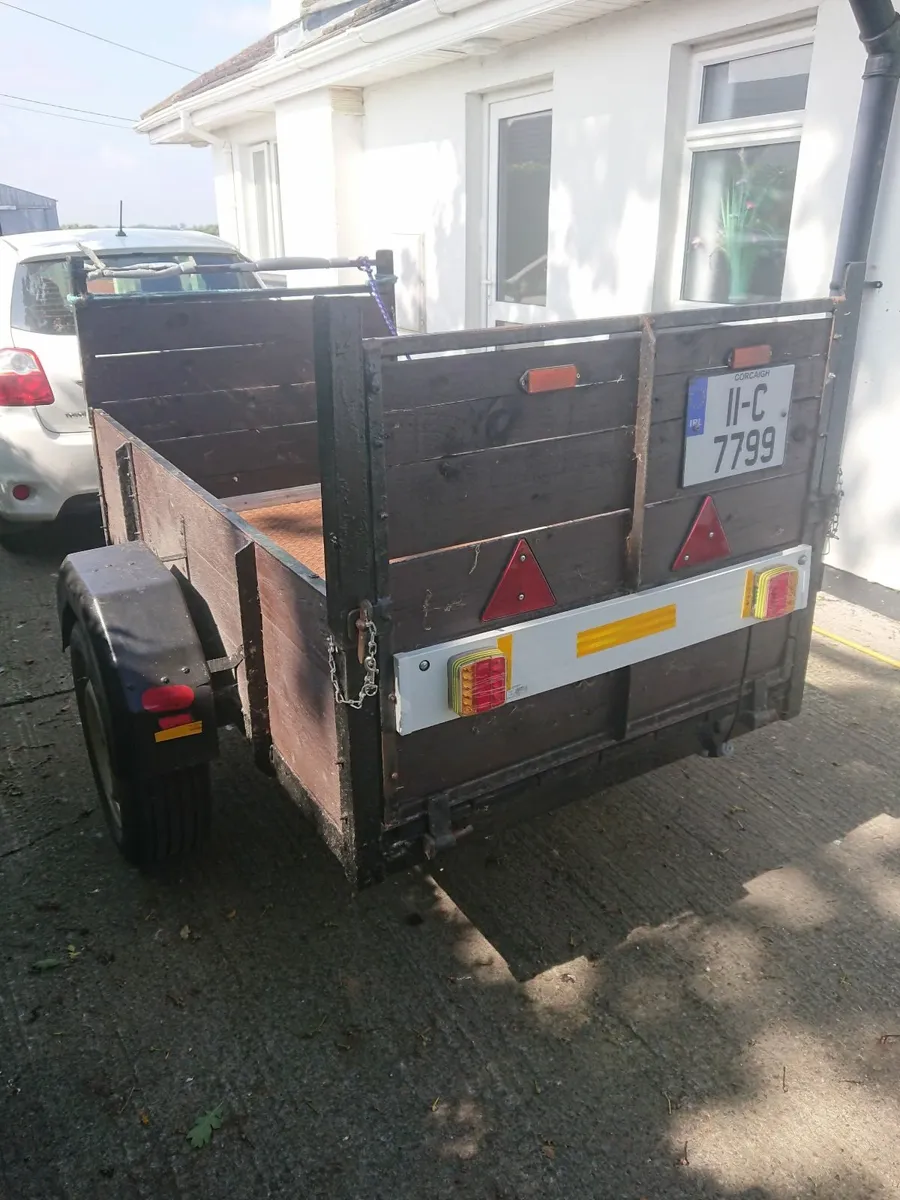 Trailer - Image 1