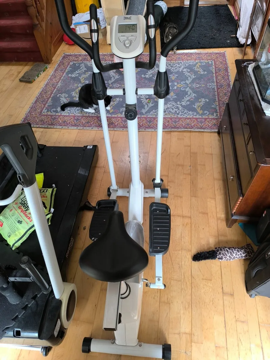Cross fit machine with seat - Image 1