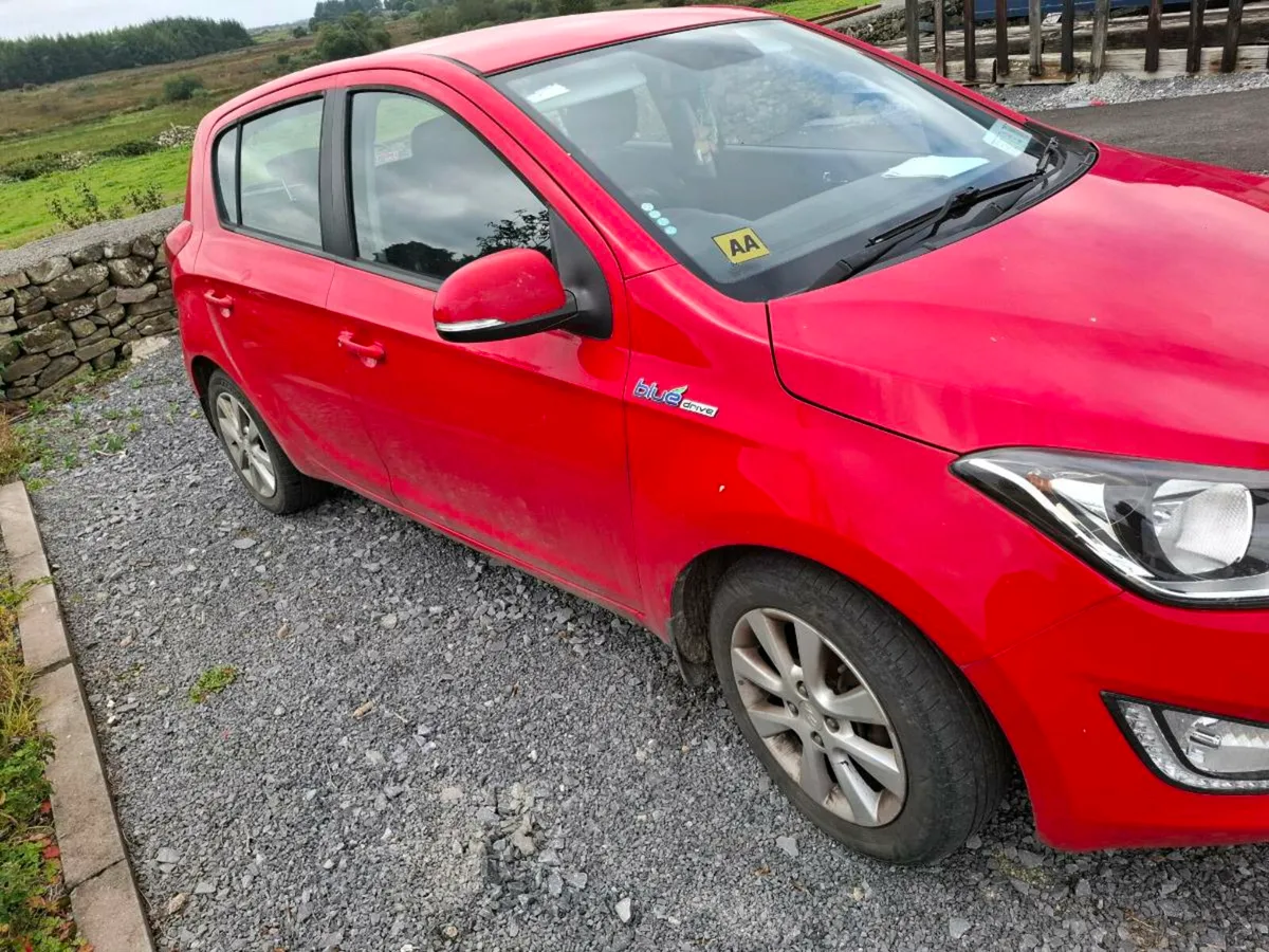 Hyundai i20 NCT until 06/26 - Image 2