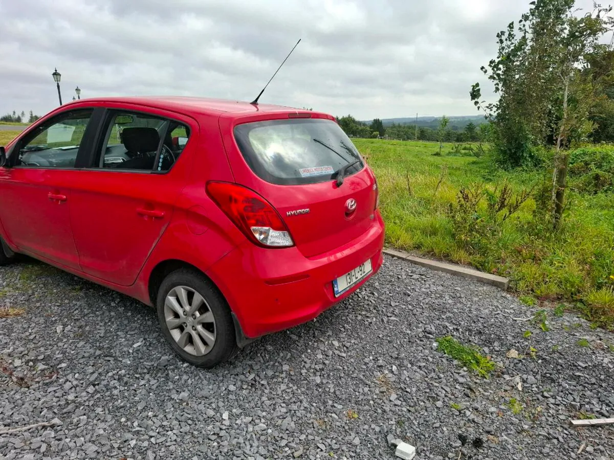 Hyundai i20 NCT until 06/26 - Image 3