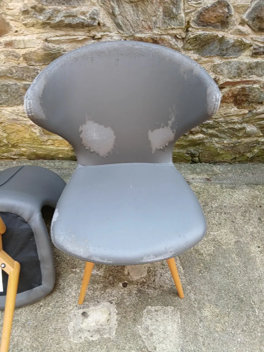 Pair of chairs for refurbishment with ercol type l - Image 2