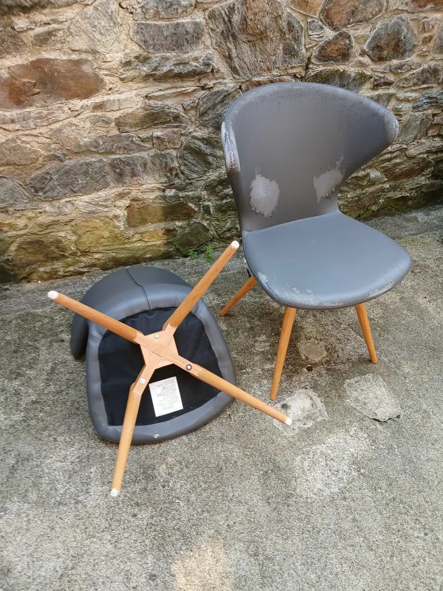 Pair of chairs for refurbishment with ercol type l - Image 3