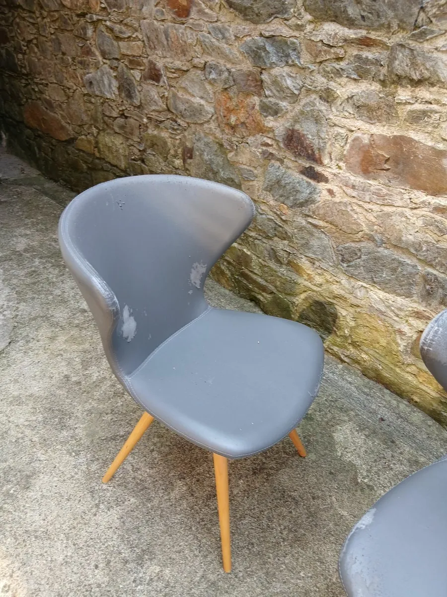 Pair of chairs for refurbishment with ercol type l - Image 4