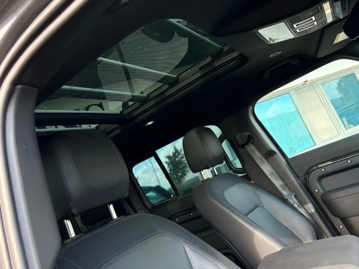 Land Rover Defender Hybrid / X Dynamic SE / Glass - Image 3