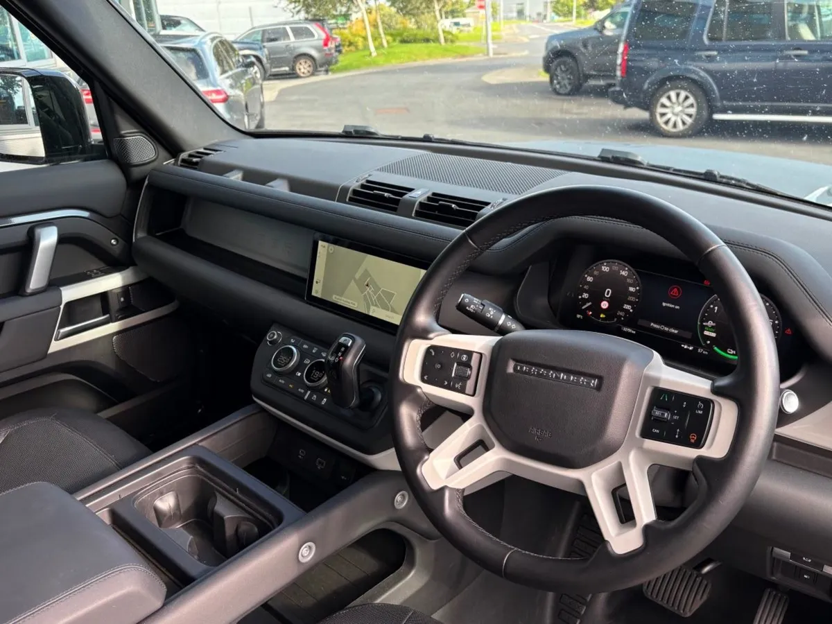 Land Rover Defender Hybrid / X Dynamic SE / Glass - Image 4