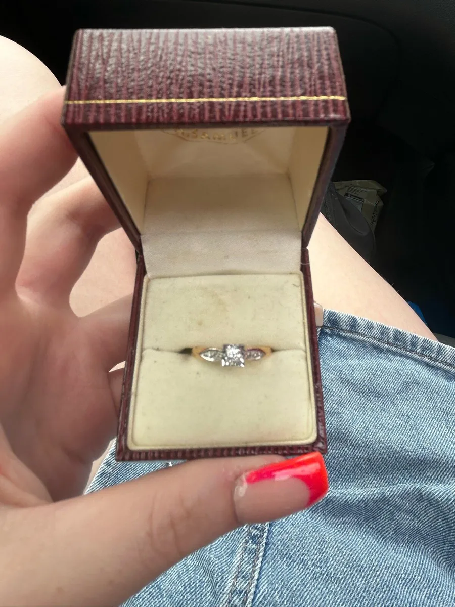 18 k gold engagement ring - Image 1