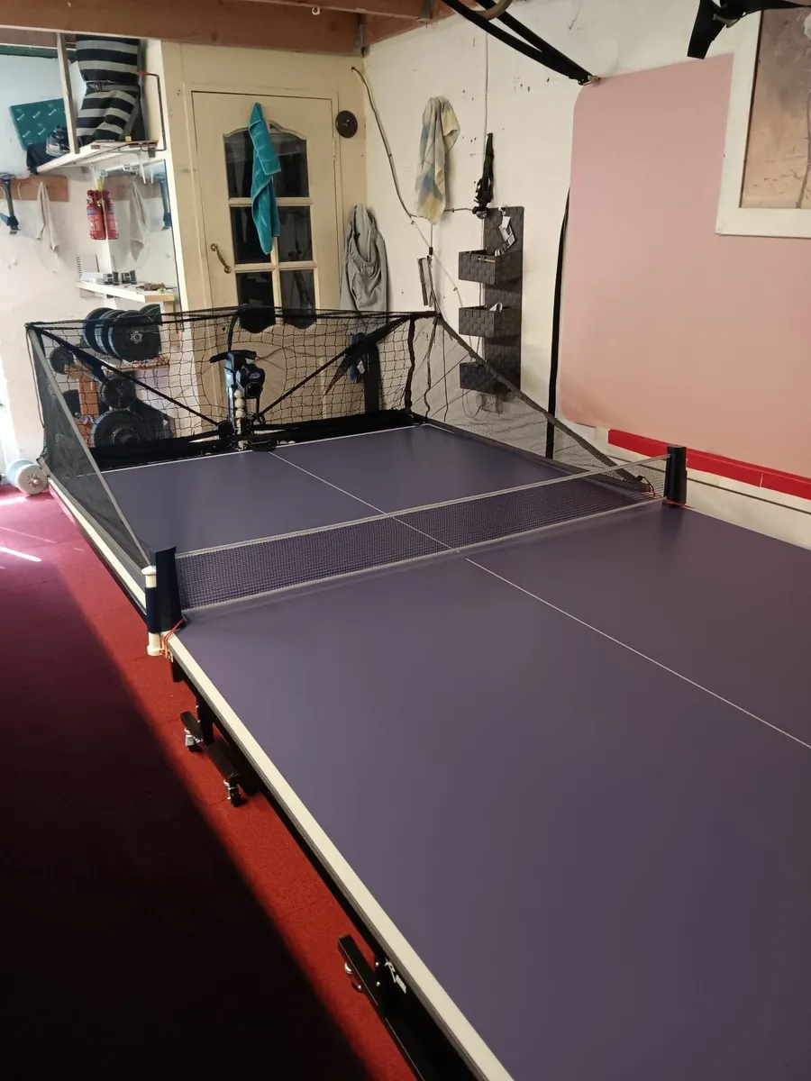 Table tennis Robot and table - Image 1