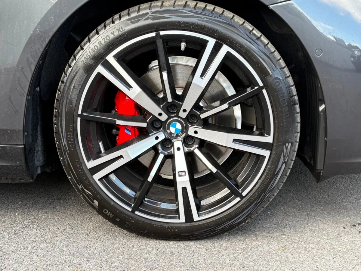 BMW 5 Series 530e M Sport / Hybrid / Glass Roof / - Image 2