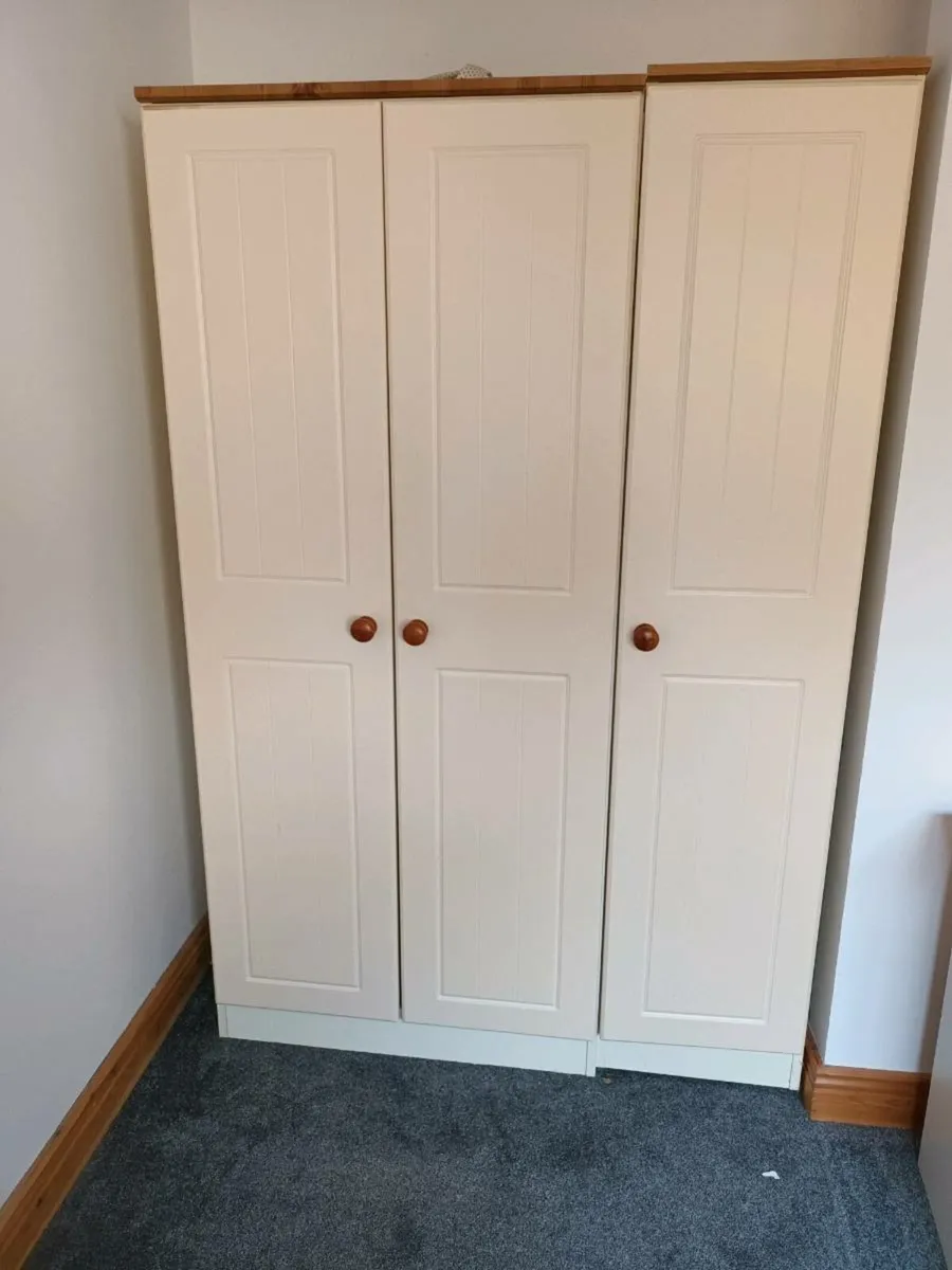 Wardrobe and drawers - Image 1