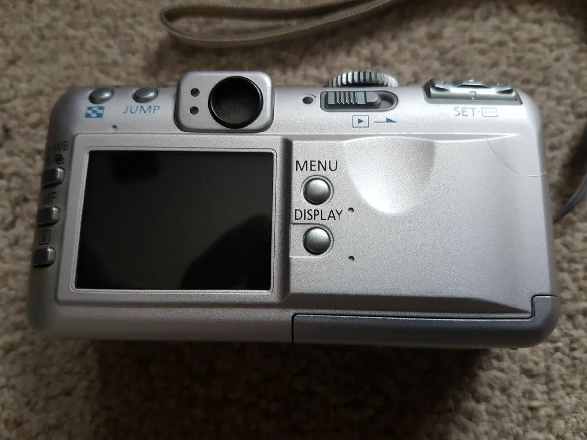 Canon S30 Camera - Image 2