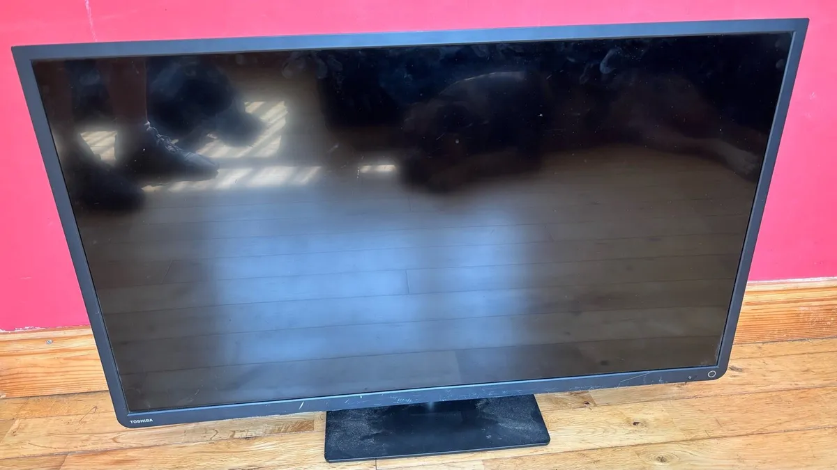 40” Toshiba TV with Google chromecast - Image 4