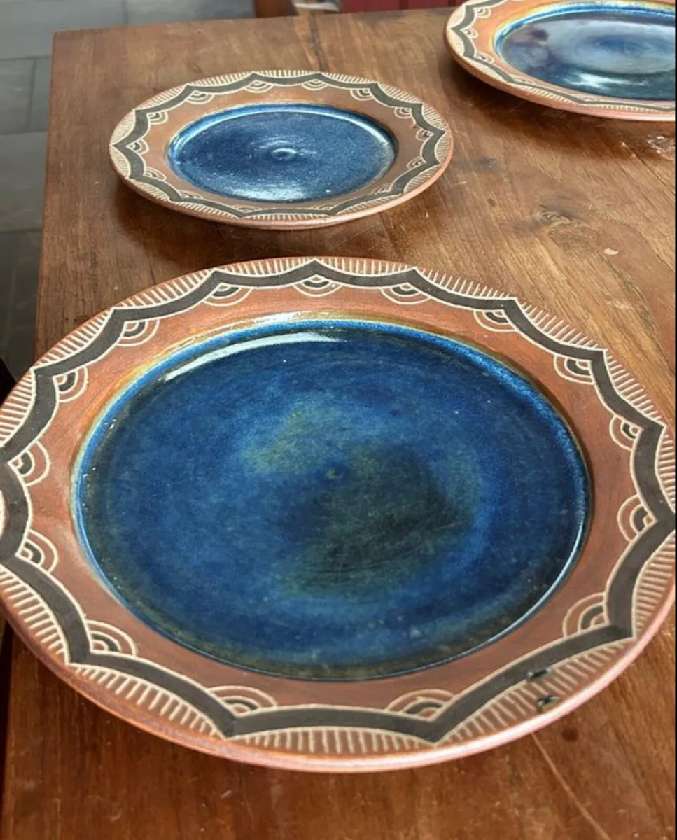 Handcrafted Dinner plate set - Image 2