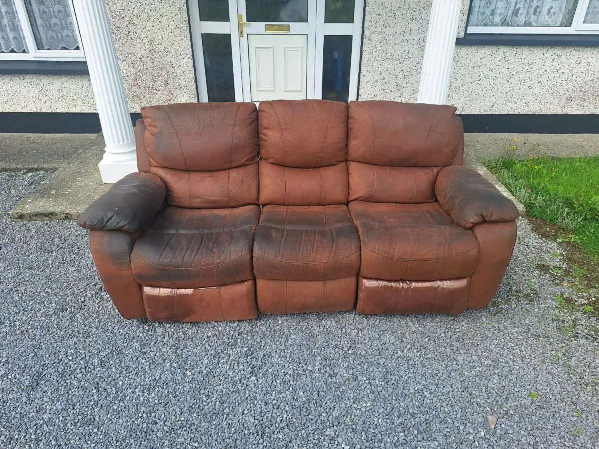 Three seater couch ***COLLECTION ONLY*** - Image 1