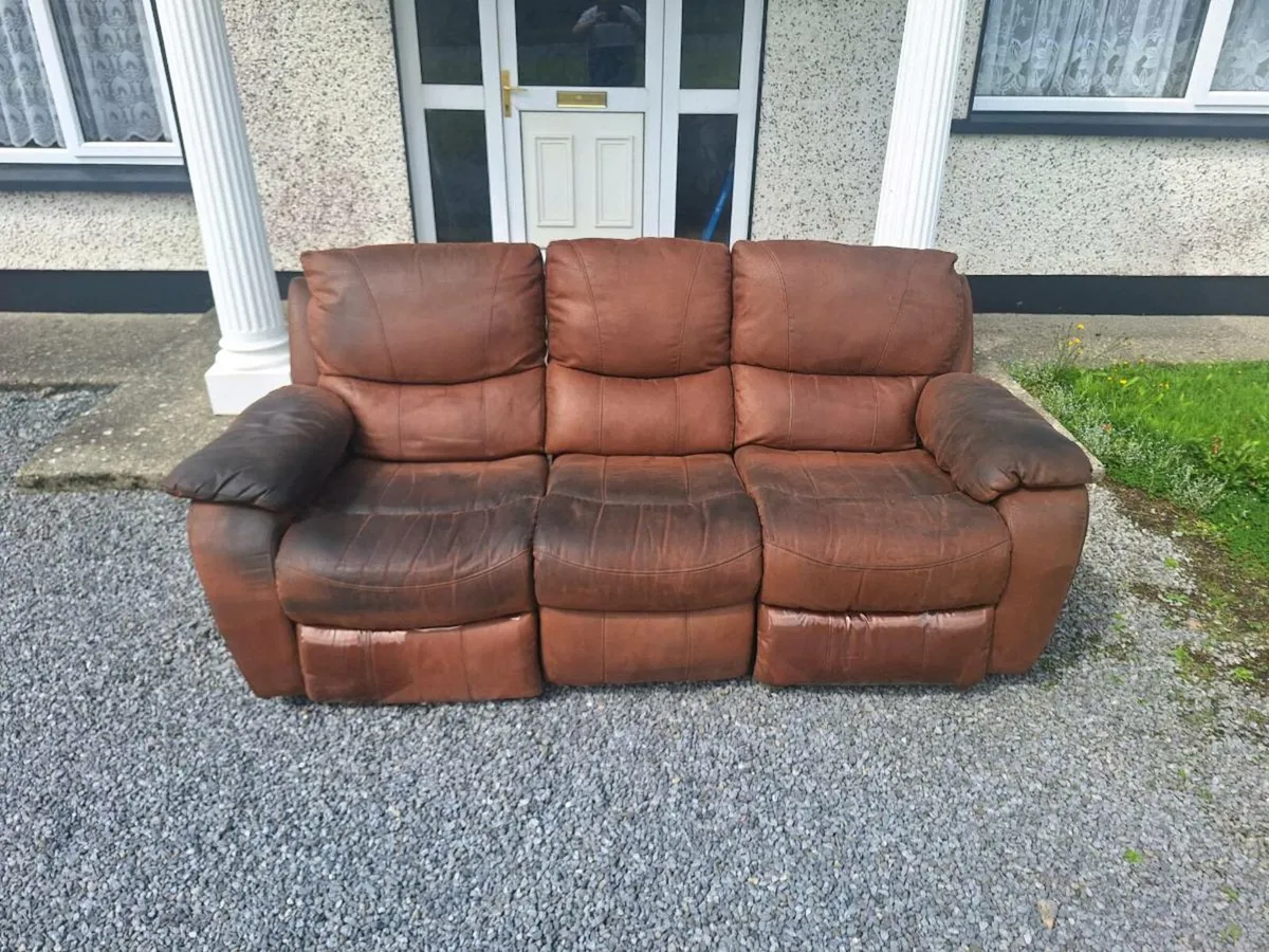 Three seater couch ***COLLECTION ONLY*** - Image 2