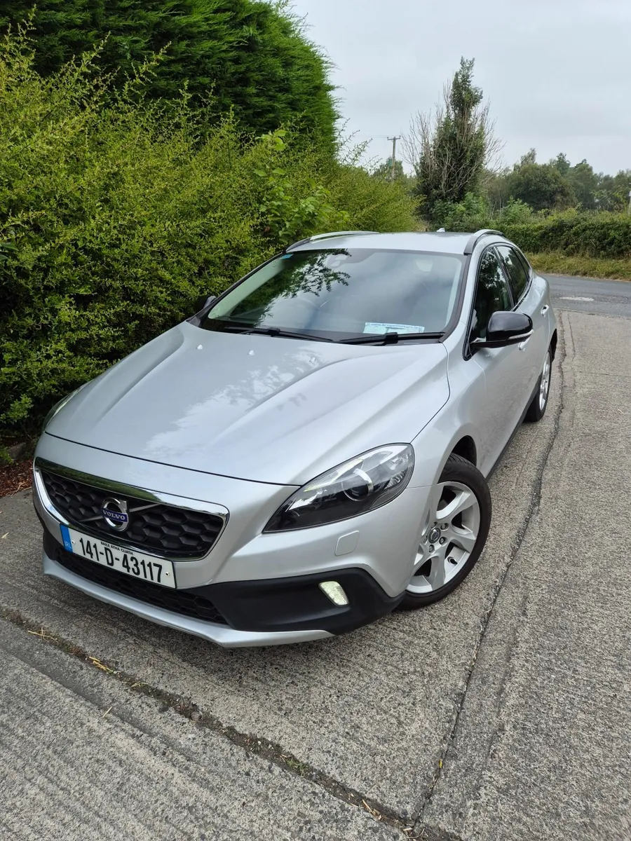 Volvo V40 2014 - Image 1