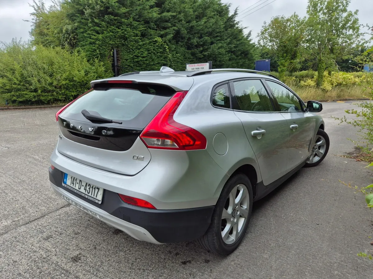 Volvo V40 2014 - Image 2