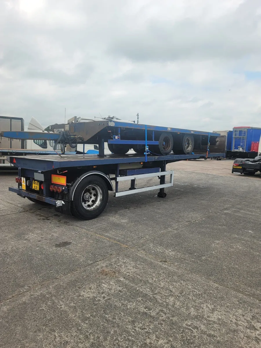 26 foot single axle urban flat twist Locks posts - Image 1