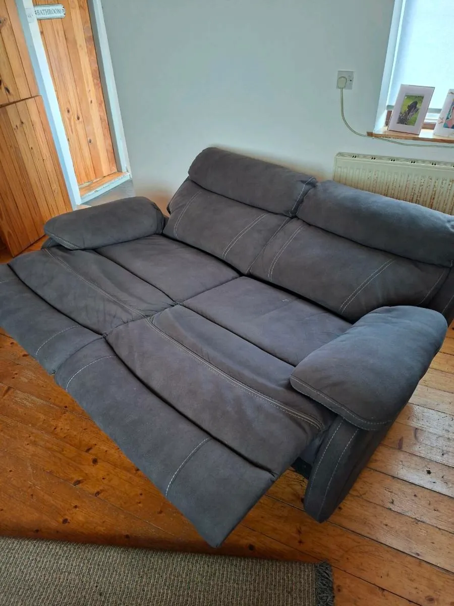 Recliner Couch - Image 2