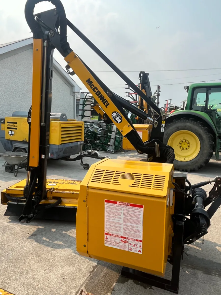 2021McConnel 6565T like new - Image 1