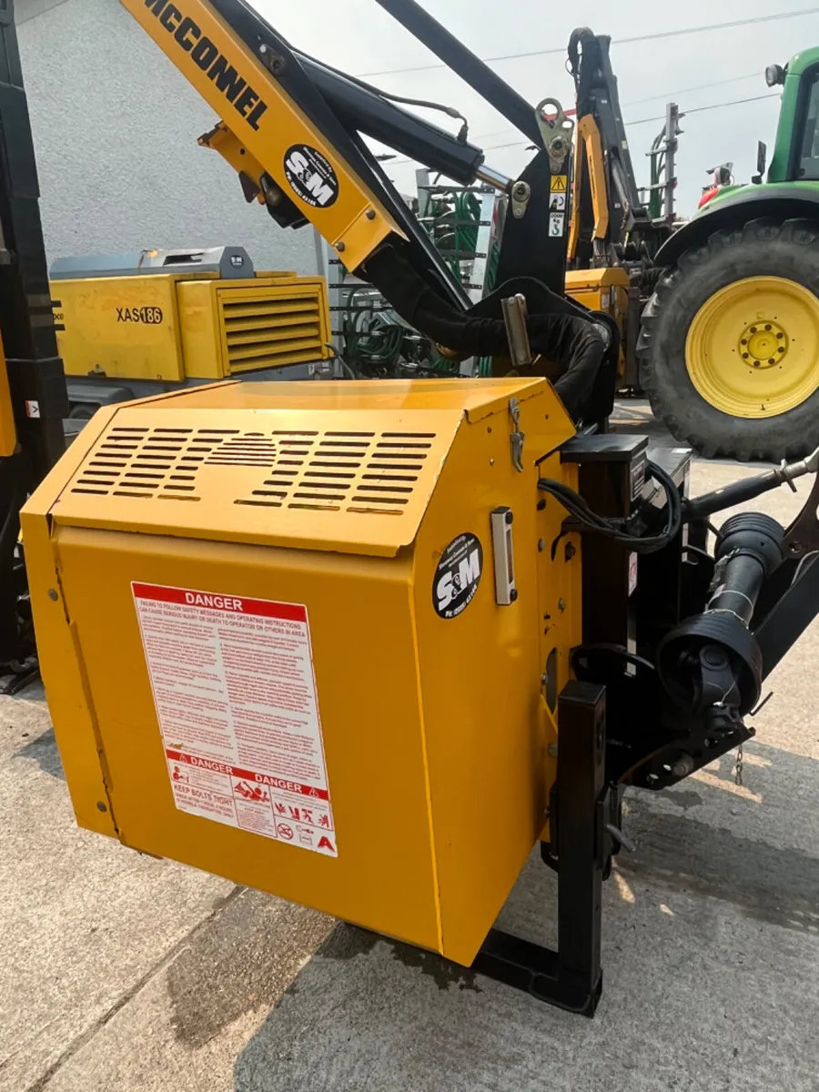 2021McConnel 6565T like new - Image 4