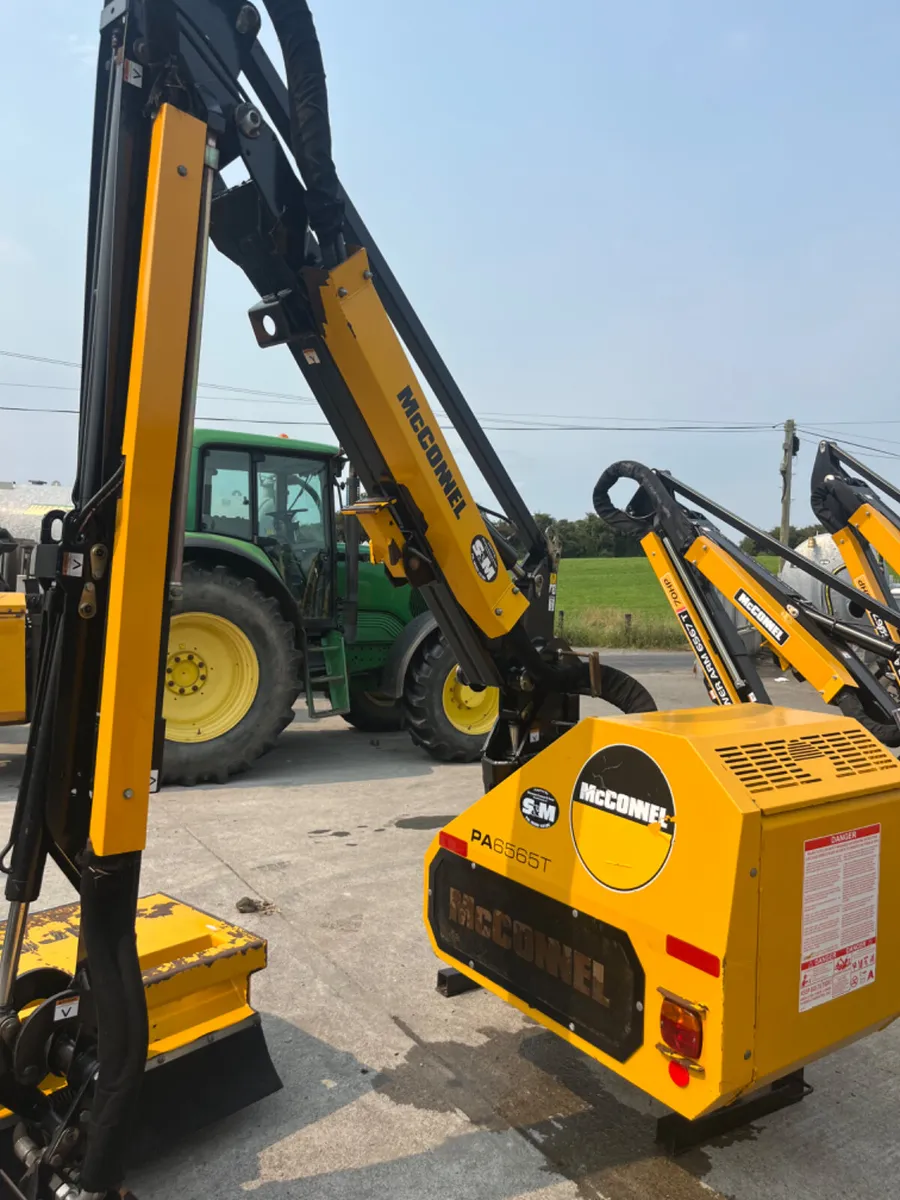 2021McConnel 6565T like new - Image 2