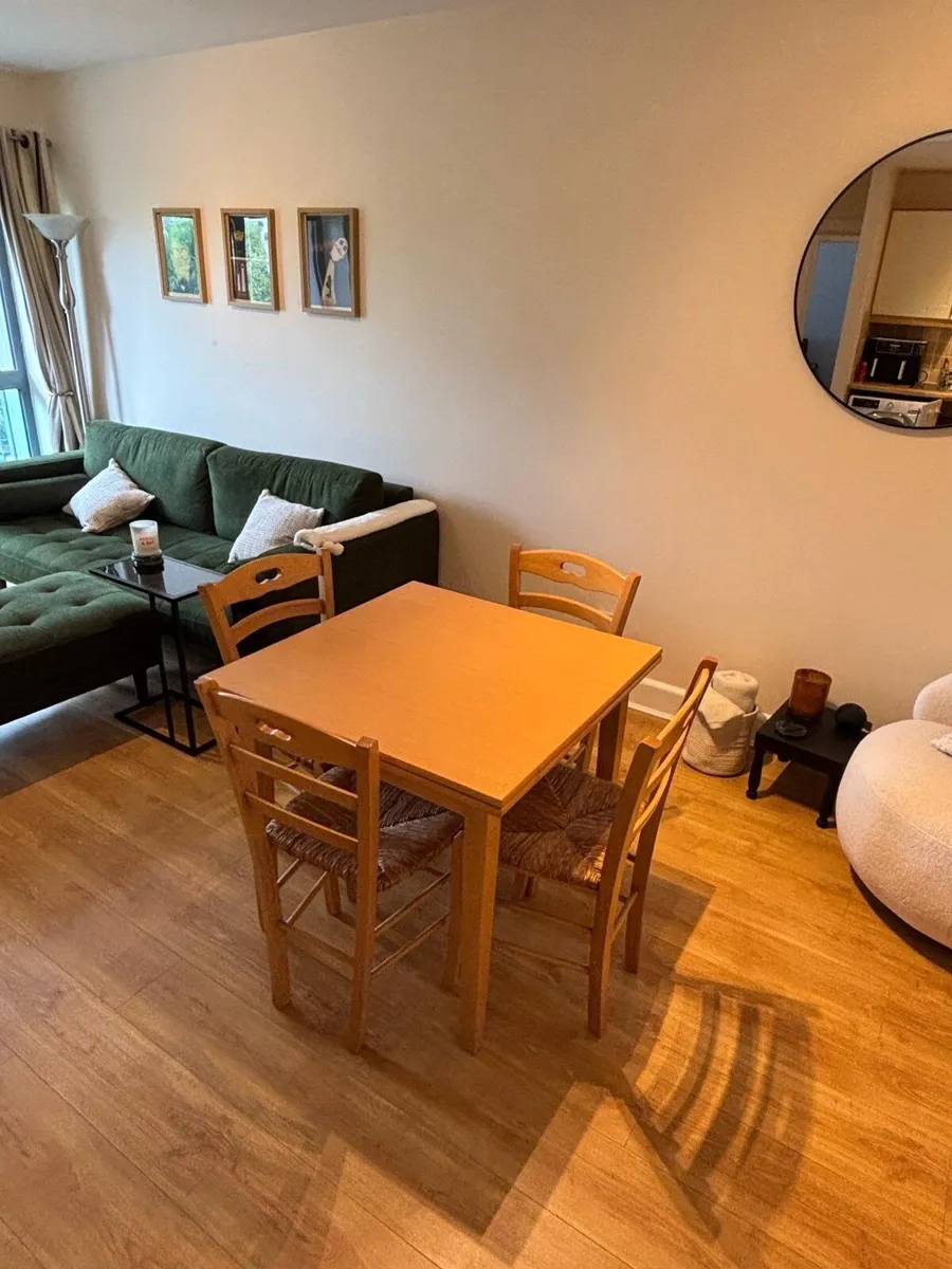 Table and 4 chairs - Image 2